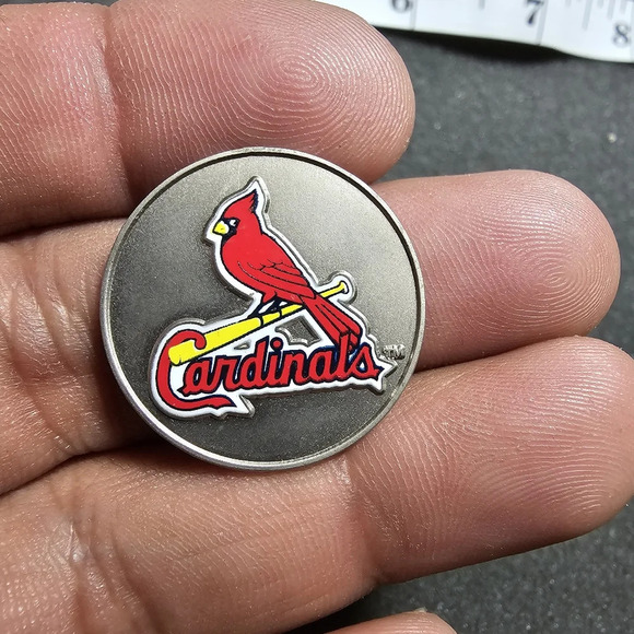 Small St Louis Cardinals Silver Tone Enameled Coin Token Wincraft Inc. Shows sig - Picture 1 of 3
